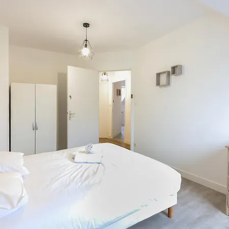 Hotel Le Soleil Levant - T6 Proche Centre Angers